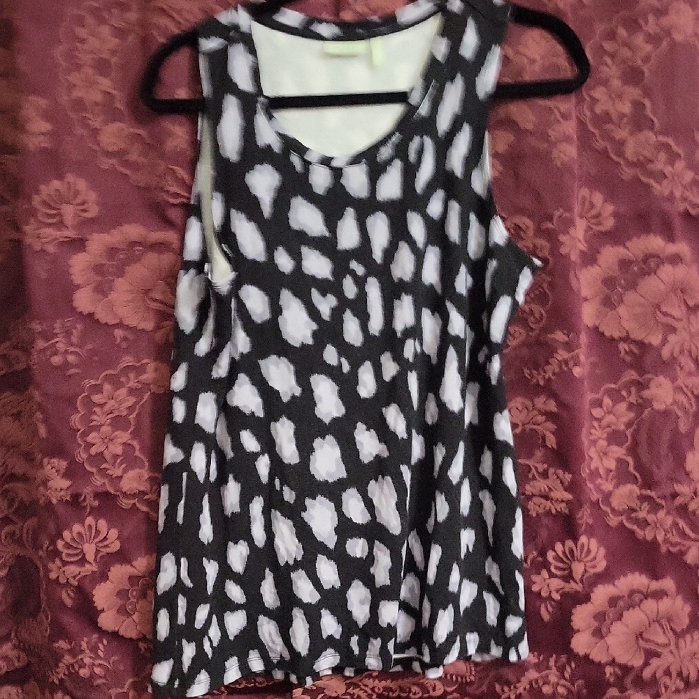 Black and White Sleeveless Women's Top
